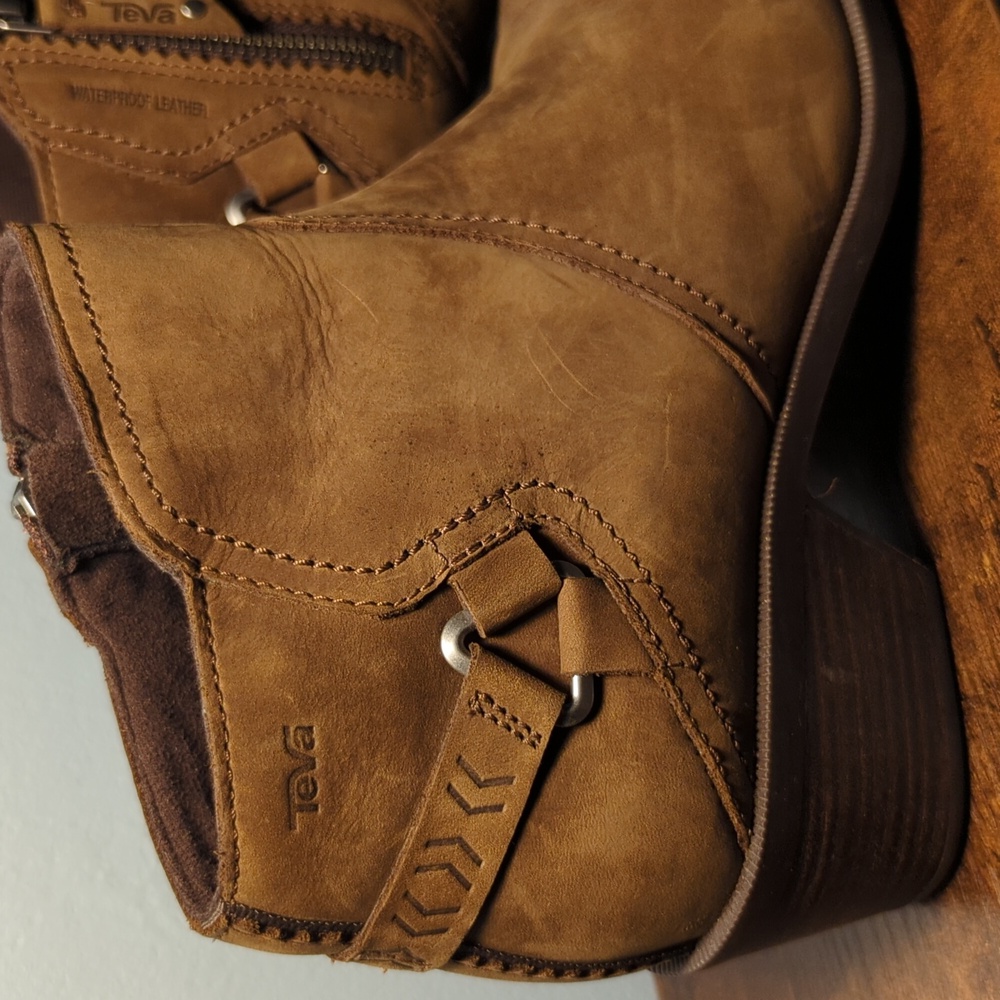 Teva 'Foxy' Waterproof Leather Ankle Boots - Picture 4 of 11